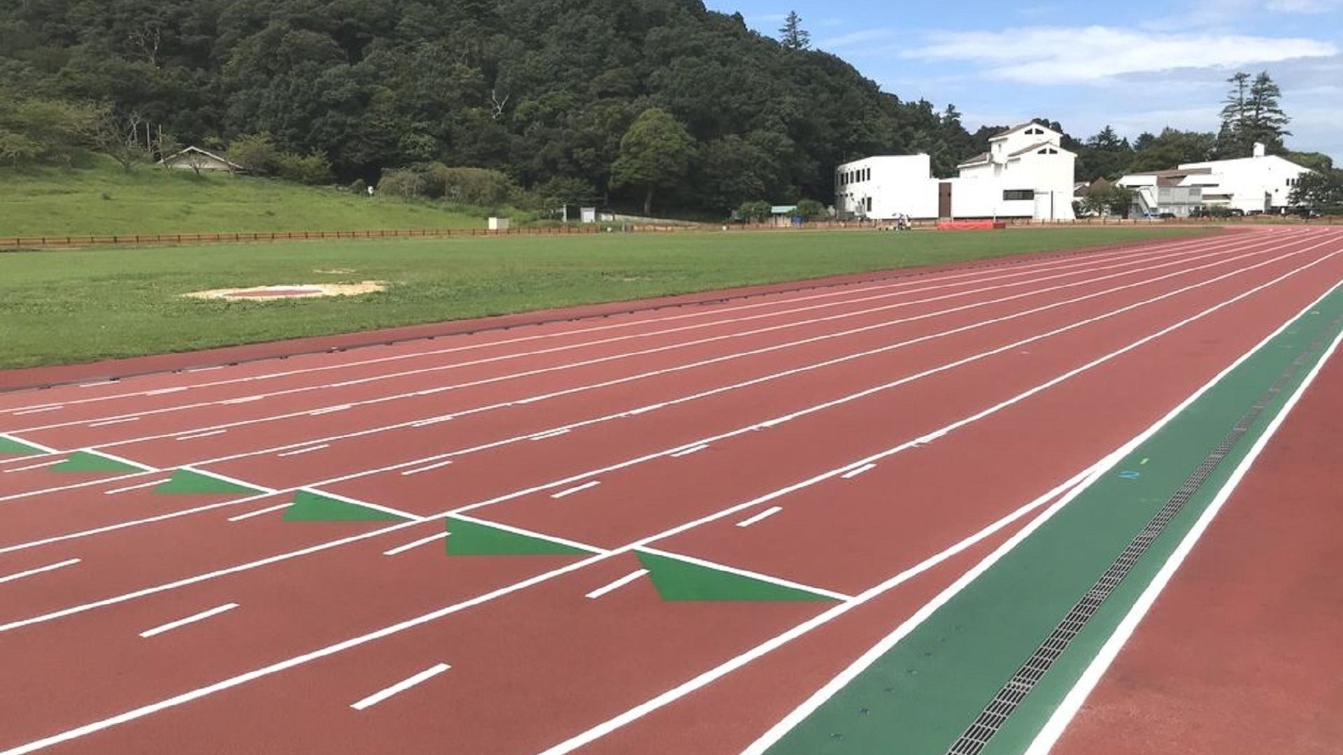 陸上競技場_倉吉スポーツセンター 地域の活力となるスポーツ拠点 LAKUDA SPORTS